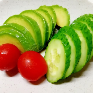 やってみて!　アボカドとミニトマトの糠漬け